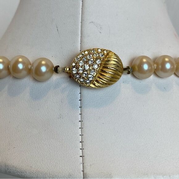 Vintage Faux Pearl Necklace With Gold Tone Clasp Crystal Accents - Picture 3 of 7